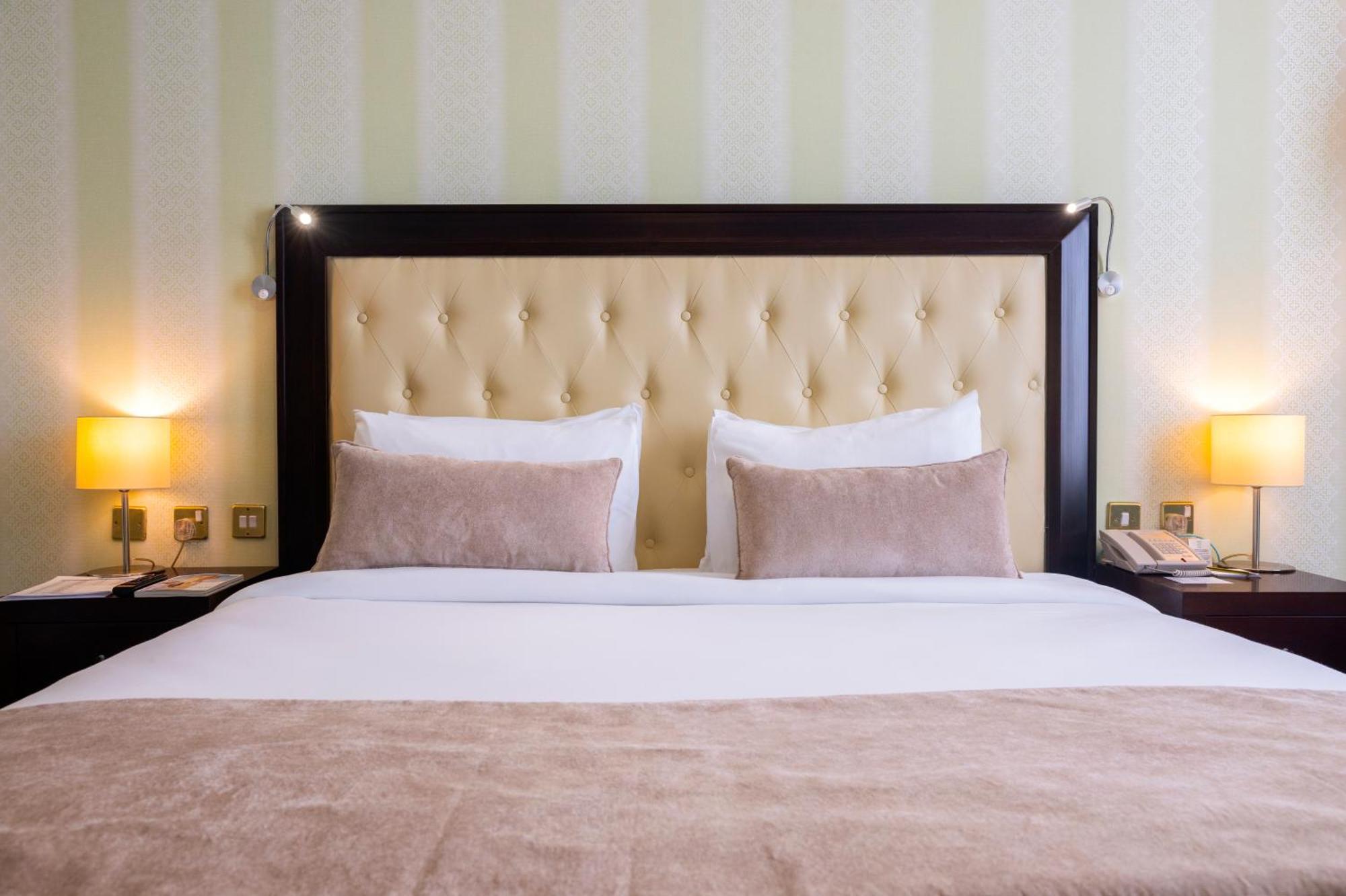 City Gate Hotel Доха Екстериор снимка