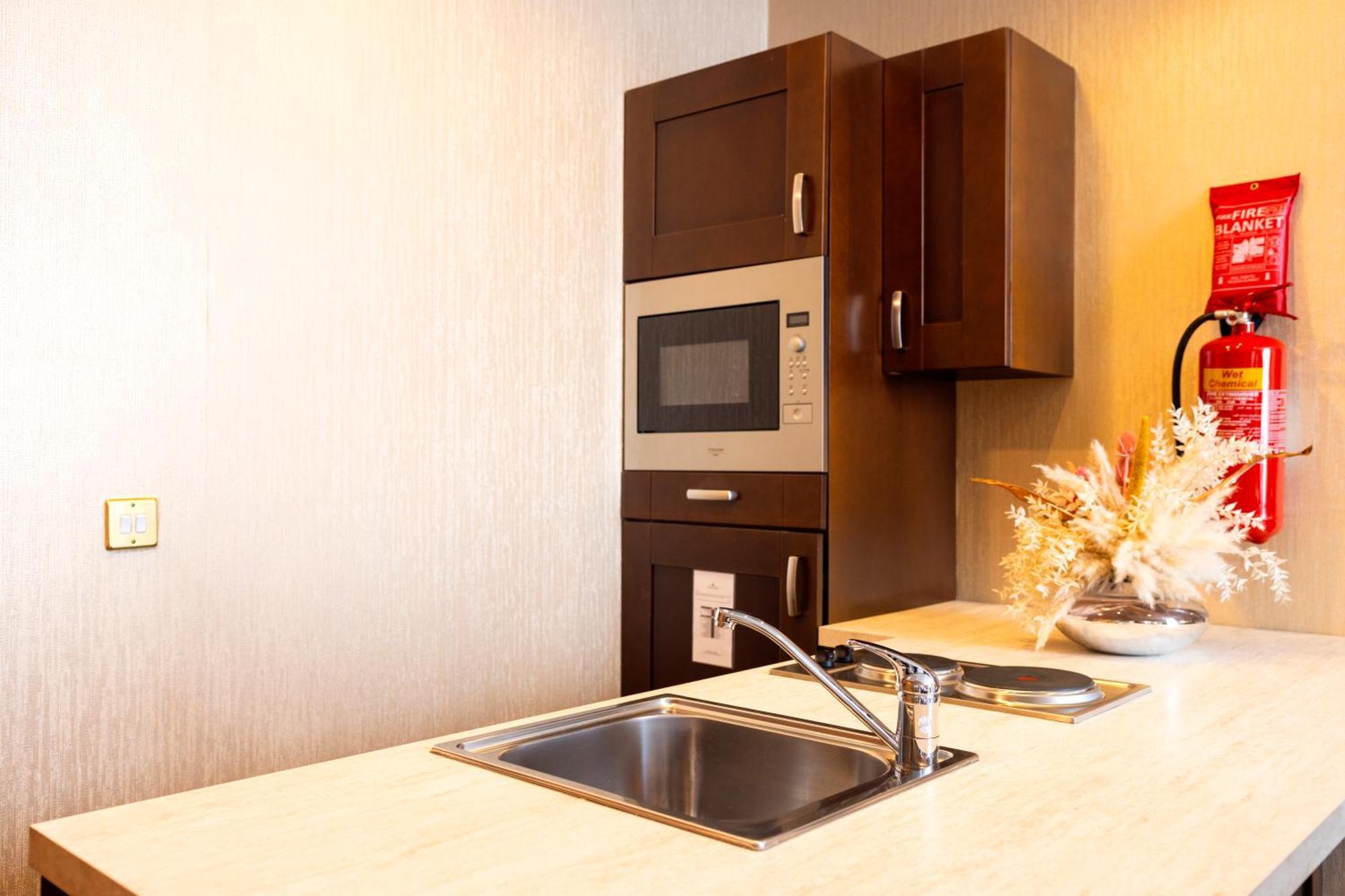 City Gate Hotel Доха Екстериор снимка