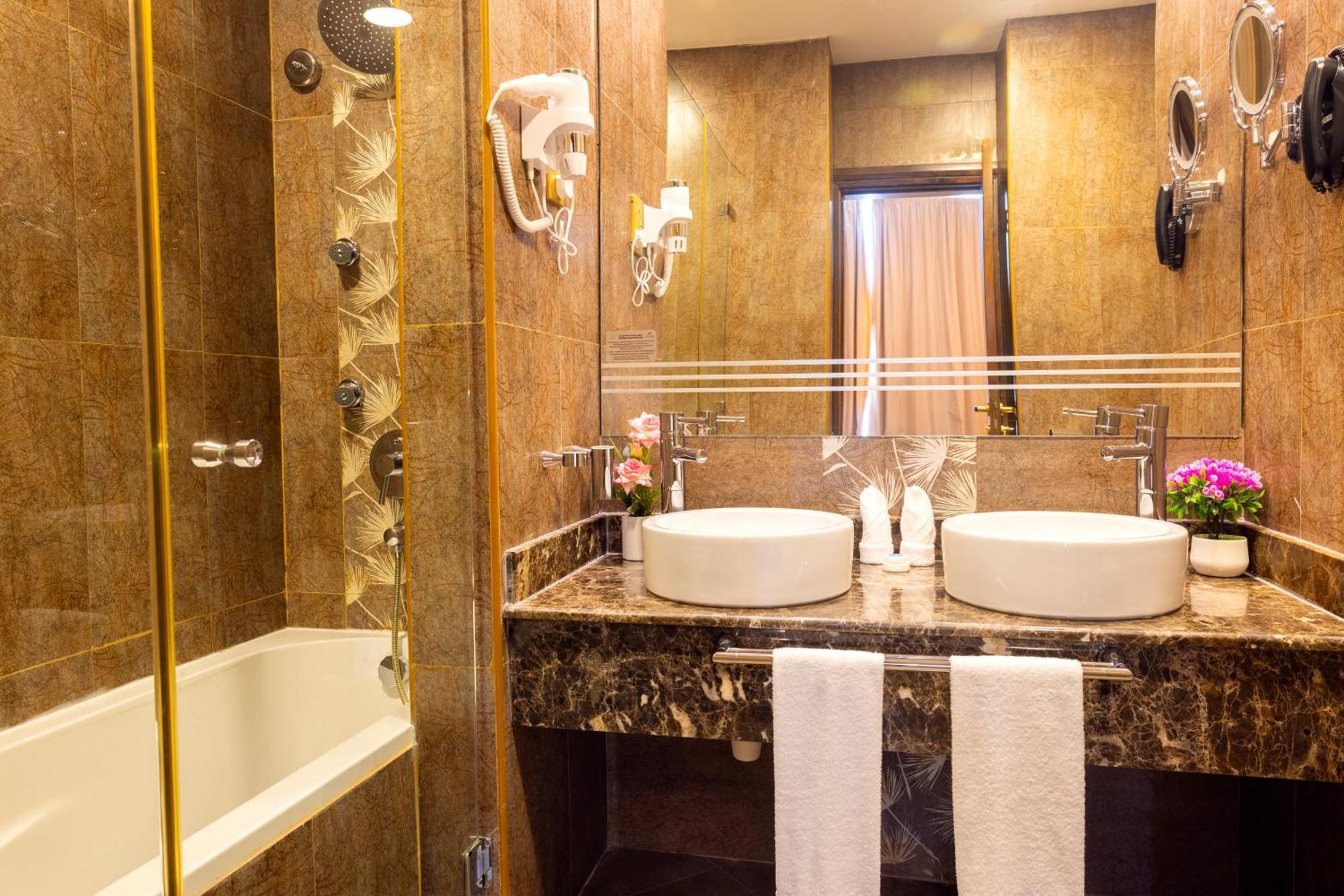 City Gate Hotel Доха Екстериор снимка