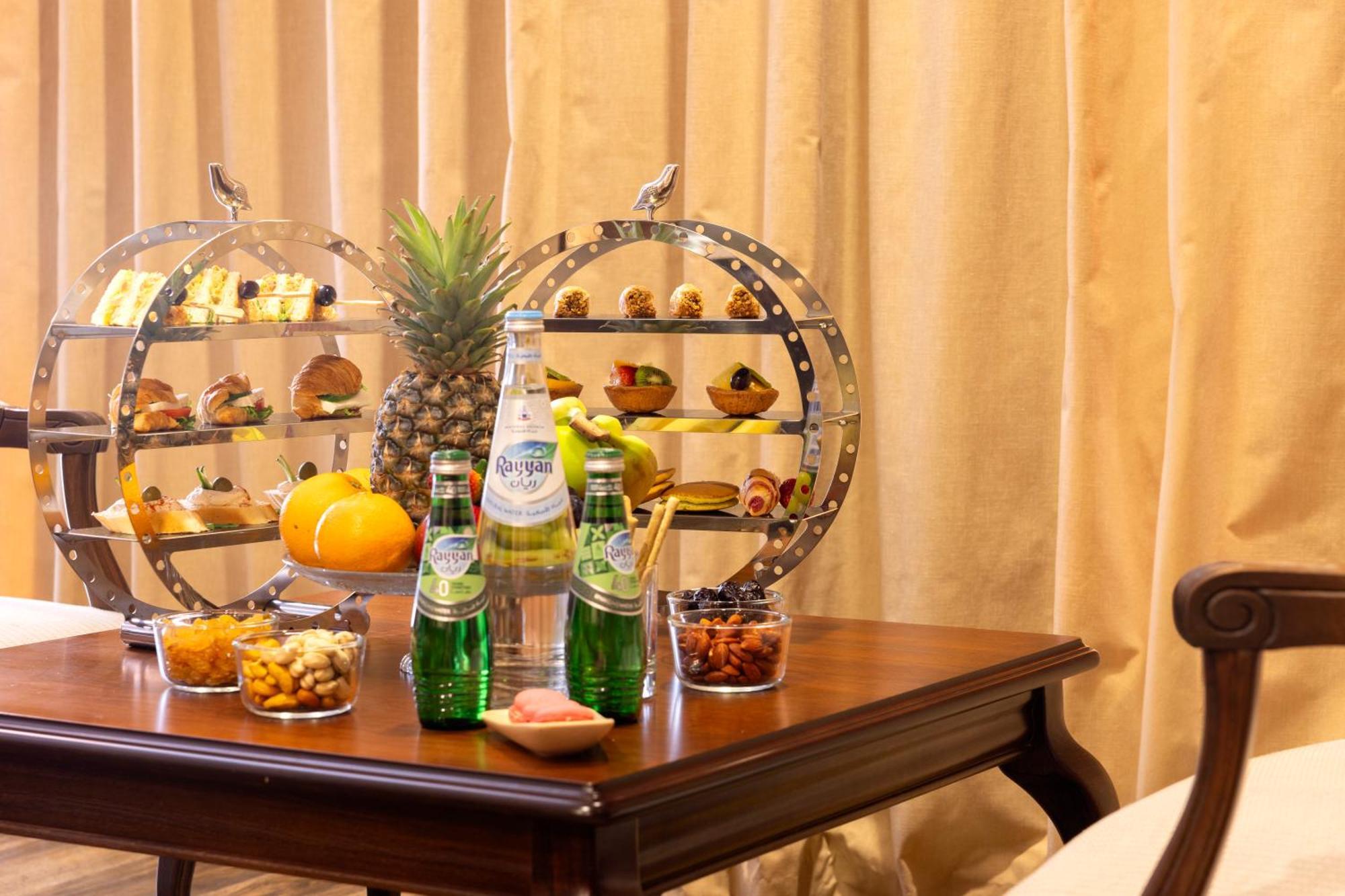 City Gate Hotel Доха Екстериор снимка