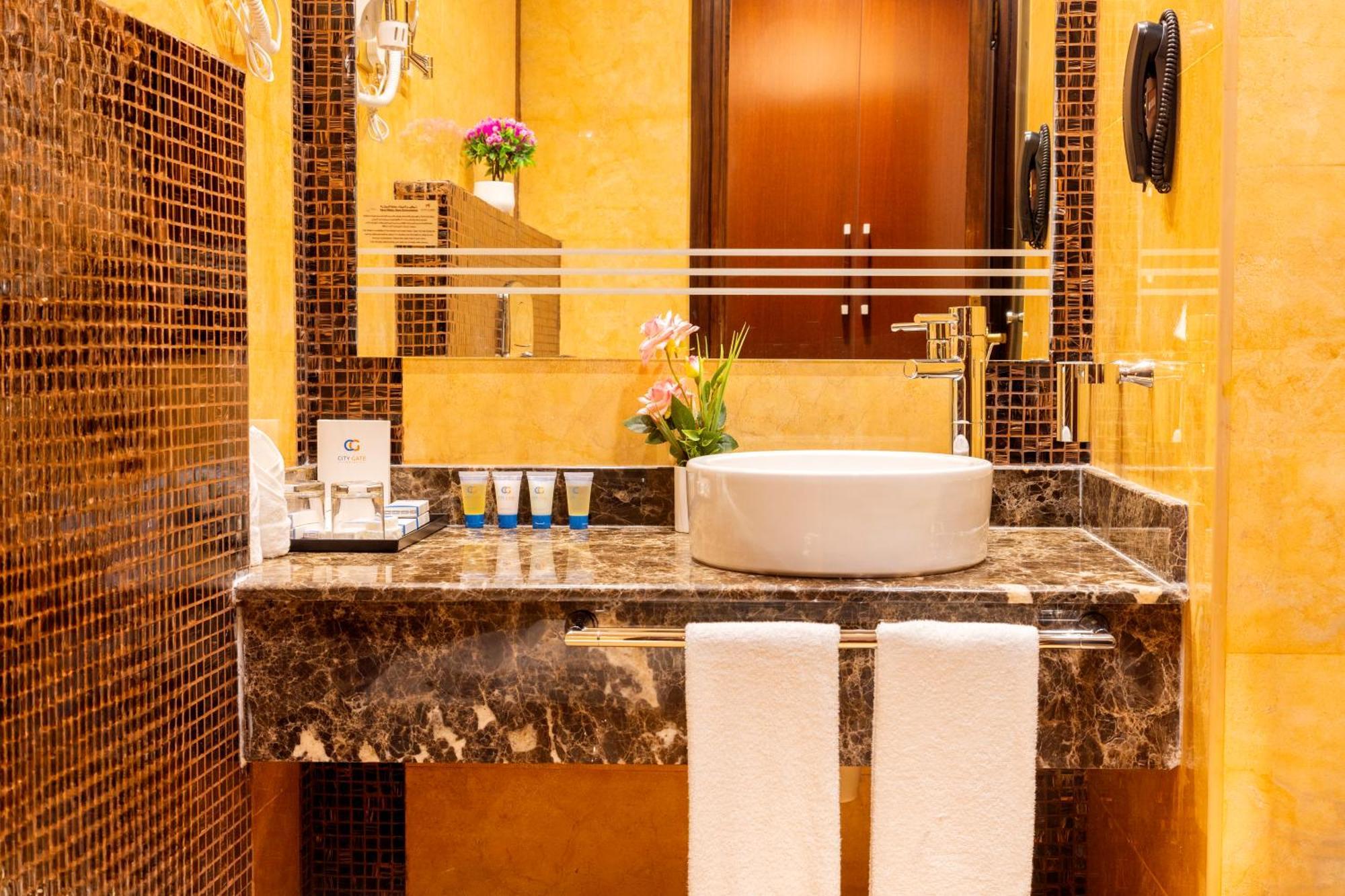 City Gate Hotel Доха Екстериор снимка