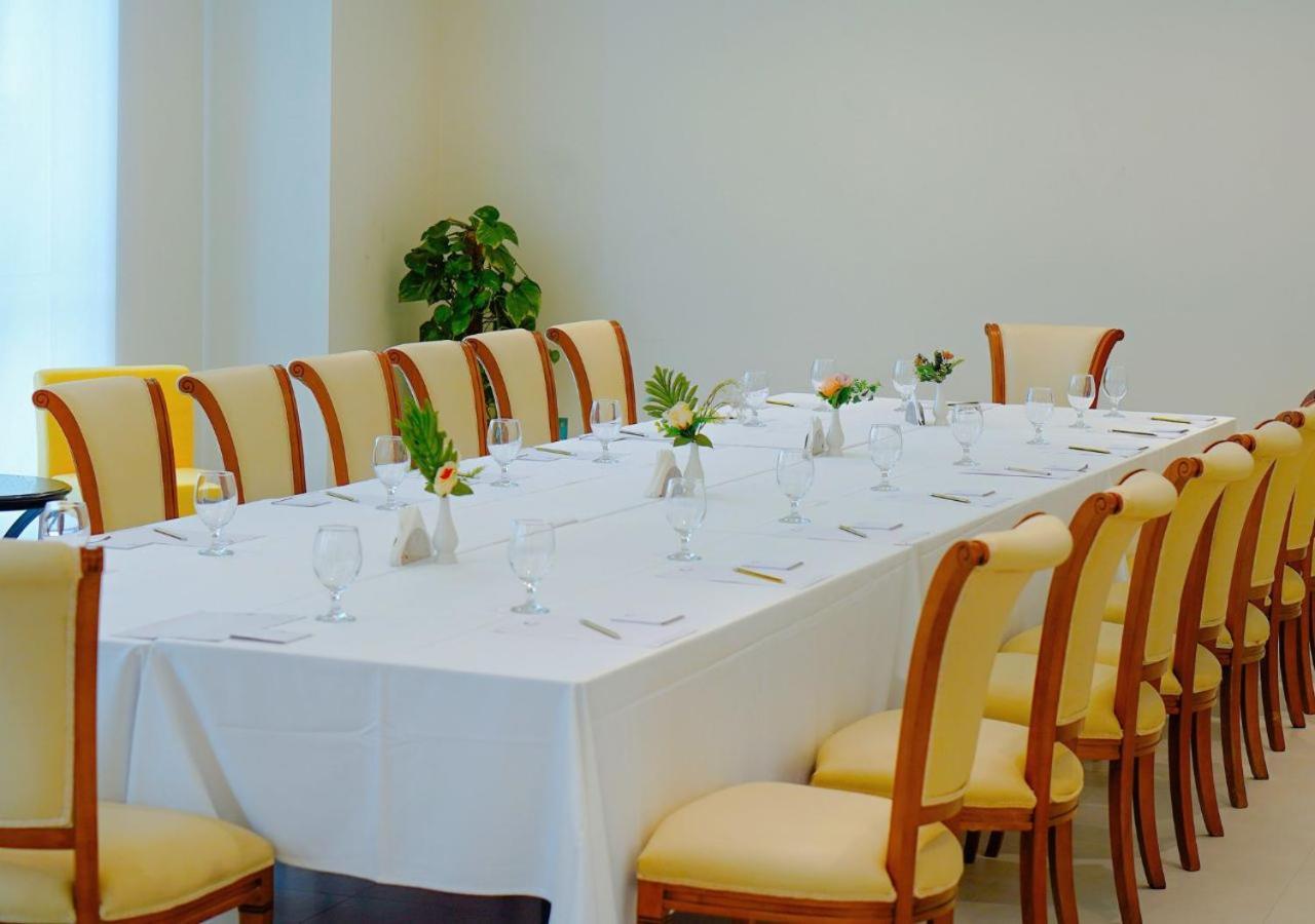City Gate Hotel Доха Екстериор снимка