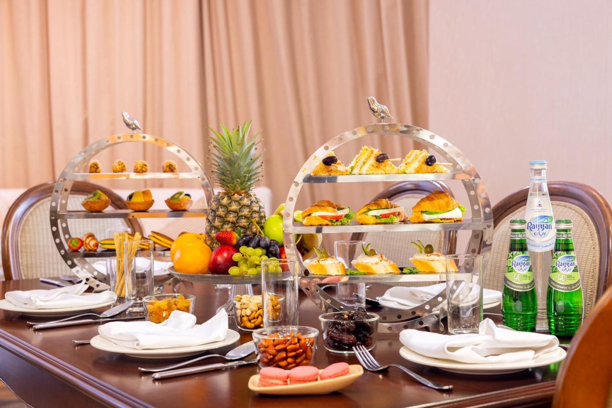 City Gate Hotel Доха Екстериор снимка